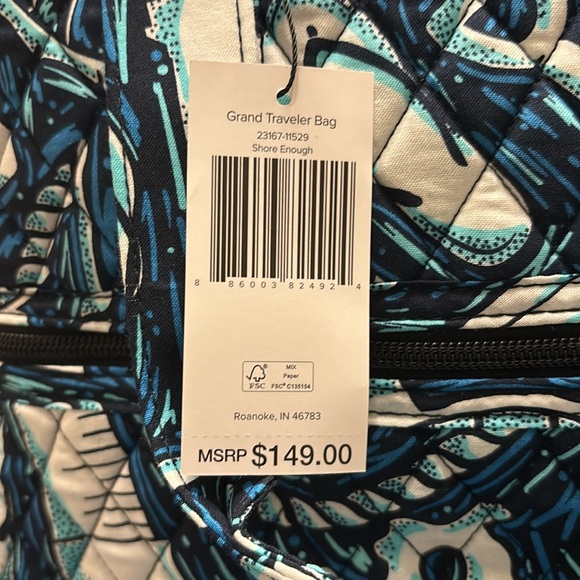 Vera Bradley Grand traveler, Beach Towell and lanyard 
Shore enough pattern NWT - Picture 5 of 8